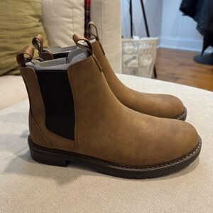 Portland Boot Company Men's Casual Chelsea Boots, Tan, Sz 10W, NWB